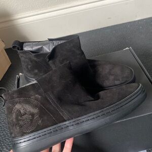 NIB NATORI Suede Dragon Ankle Booties In black - Sz 8